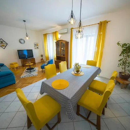 3 Bedroom Antonio Apartment *